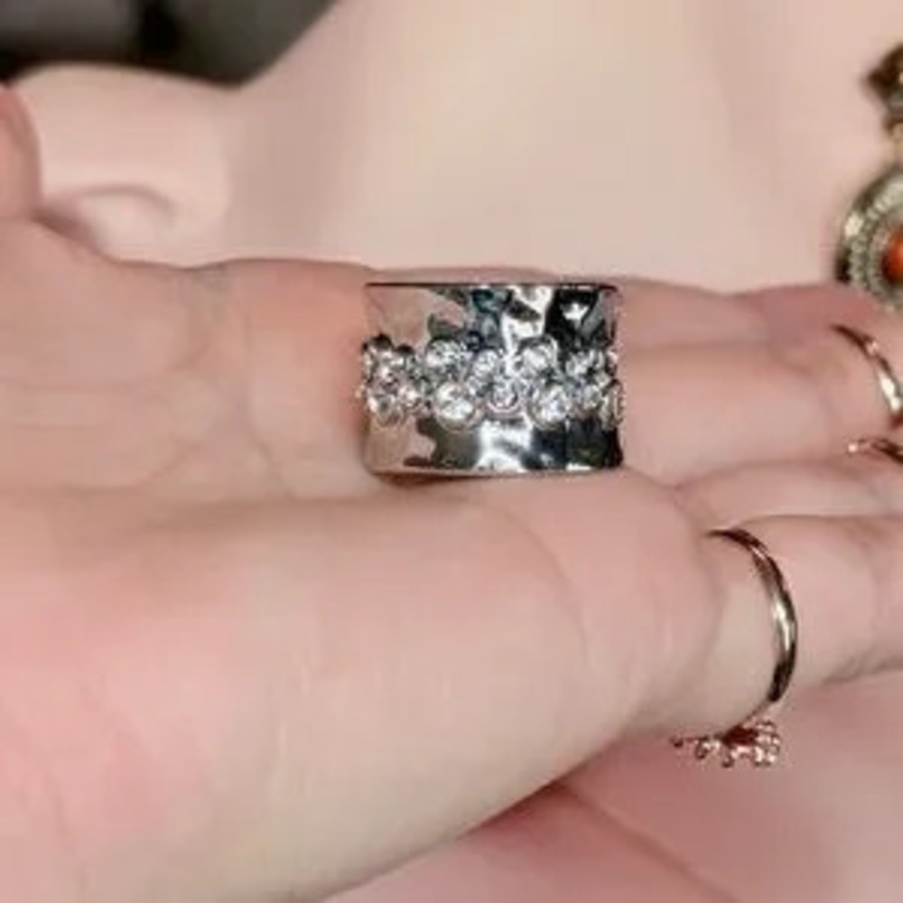 Chic Silver Crystal Ring - Picture 7 of 9